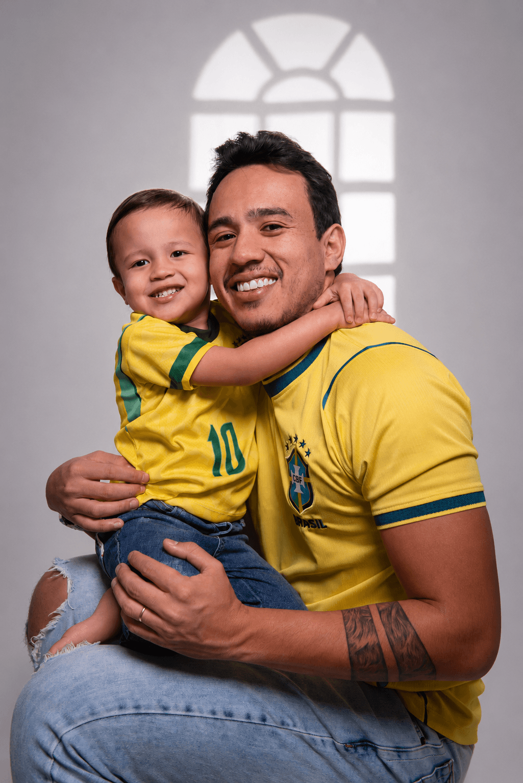 Pai e filho em ensaio gestante tema Copa - Digital Eventos