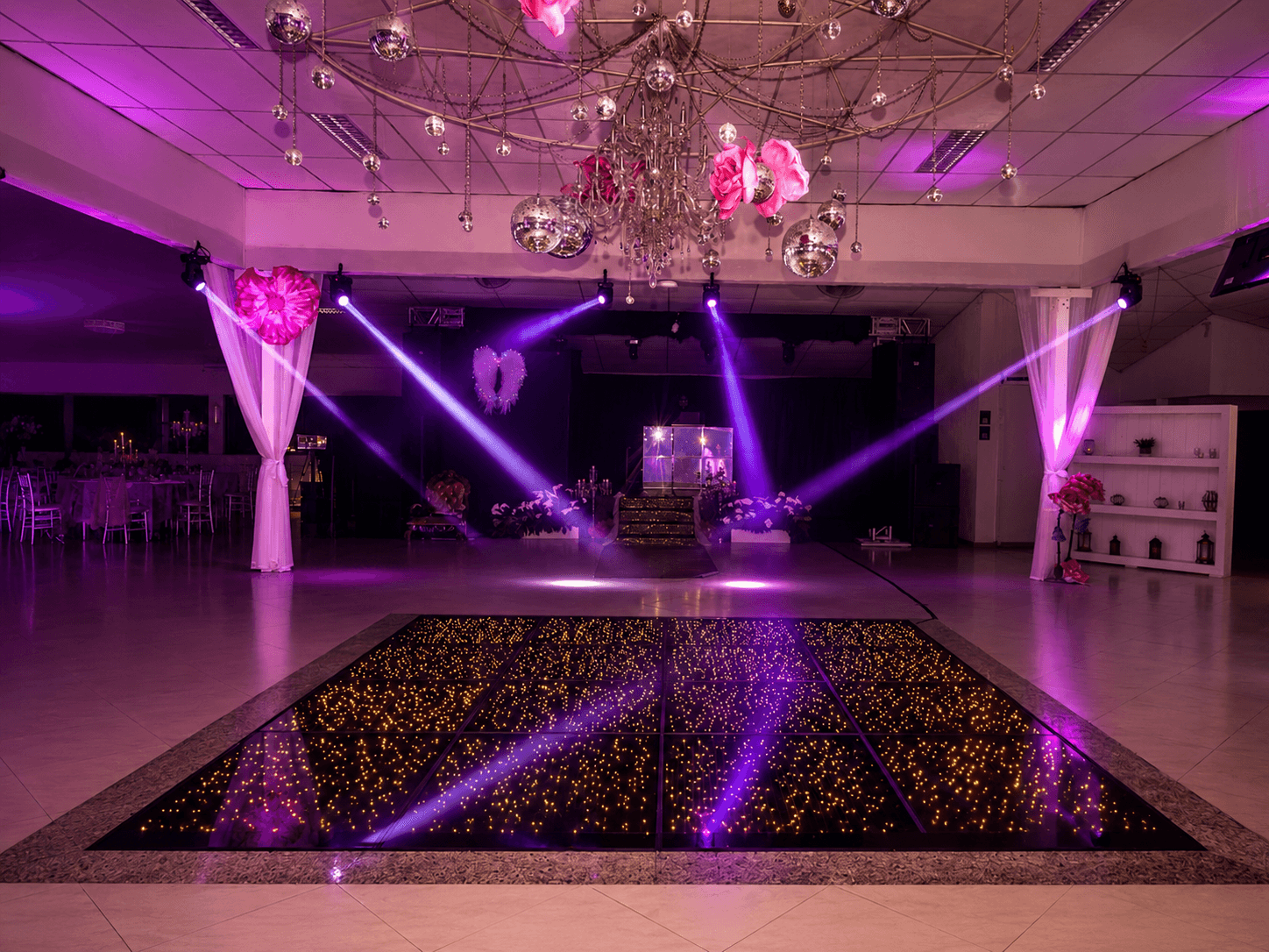 Pista LED espelhada para casamento em Curitiba